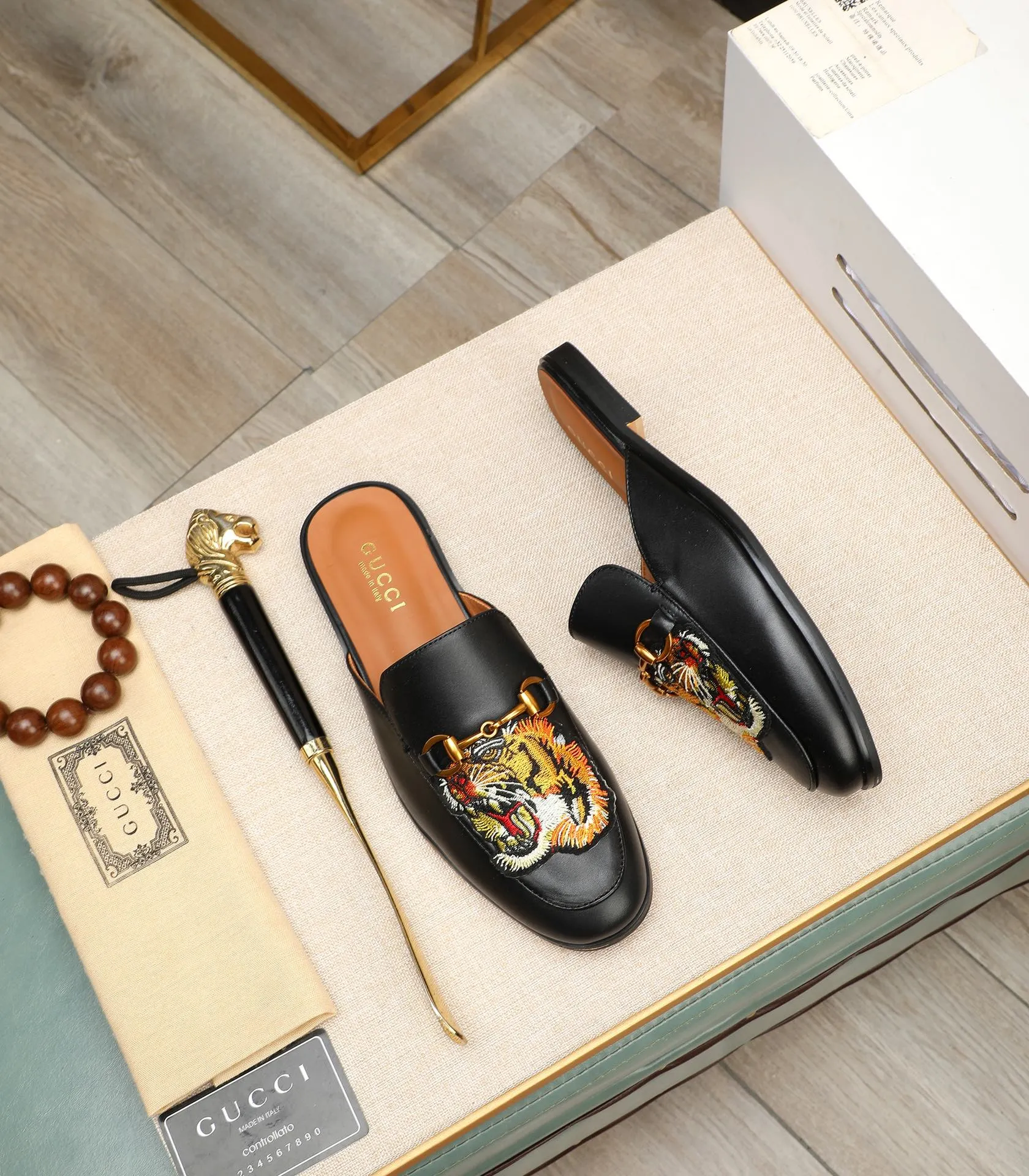 Men's clothing and shoes 💰380 (Gucci) The latest 🎁🎁 casual and fashionable men's shoes 👟 from the official website, hot style 💥 style is simple and elegant, exclusive for trendy men. Unique official website latest brand double G elements 👑 original Gucci decoration, fashionable and generous, original material original calfskin, ✅ fully imported first-layer pigskin lining, official website designated wear-resistant, lightweight original rubber casual outsole, counter classic model taken in kind, 38-44 black and white optional